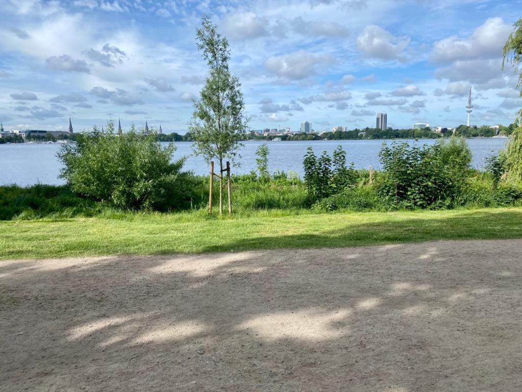 Alster Hamburg - Saniertes Und Mobliertes Apartment Mit Bad Und Kuche Exteriör bild